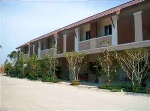 เดอะ เฟิร์ส โฮม วงแหวน-ประชาอุทิศ 76